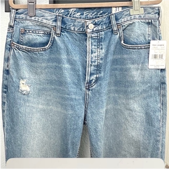 We the Free Mid Rise Indigo Distressed Jeans Size Sz 31 Button Fly - Picture 4 of 9